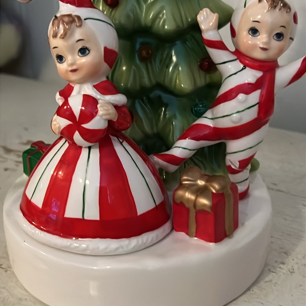 Regency Vintage Style Candy Cane elf tree porcelain light up Figurine Set - Picture 4 of 7